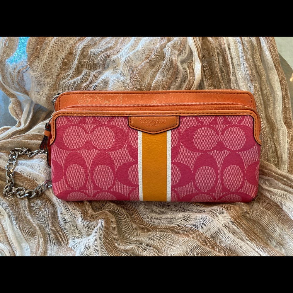COACH CLUTCH/WRISTLET